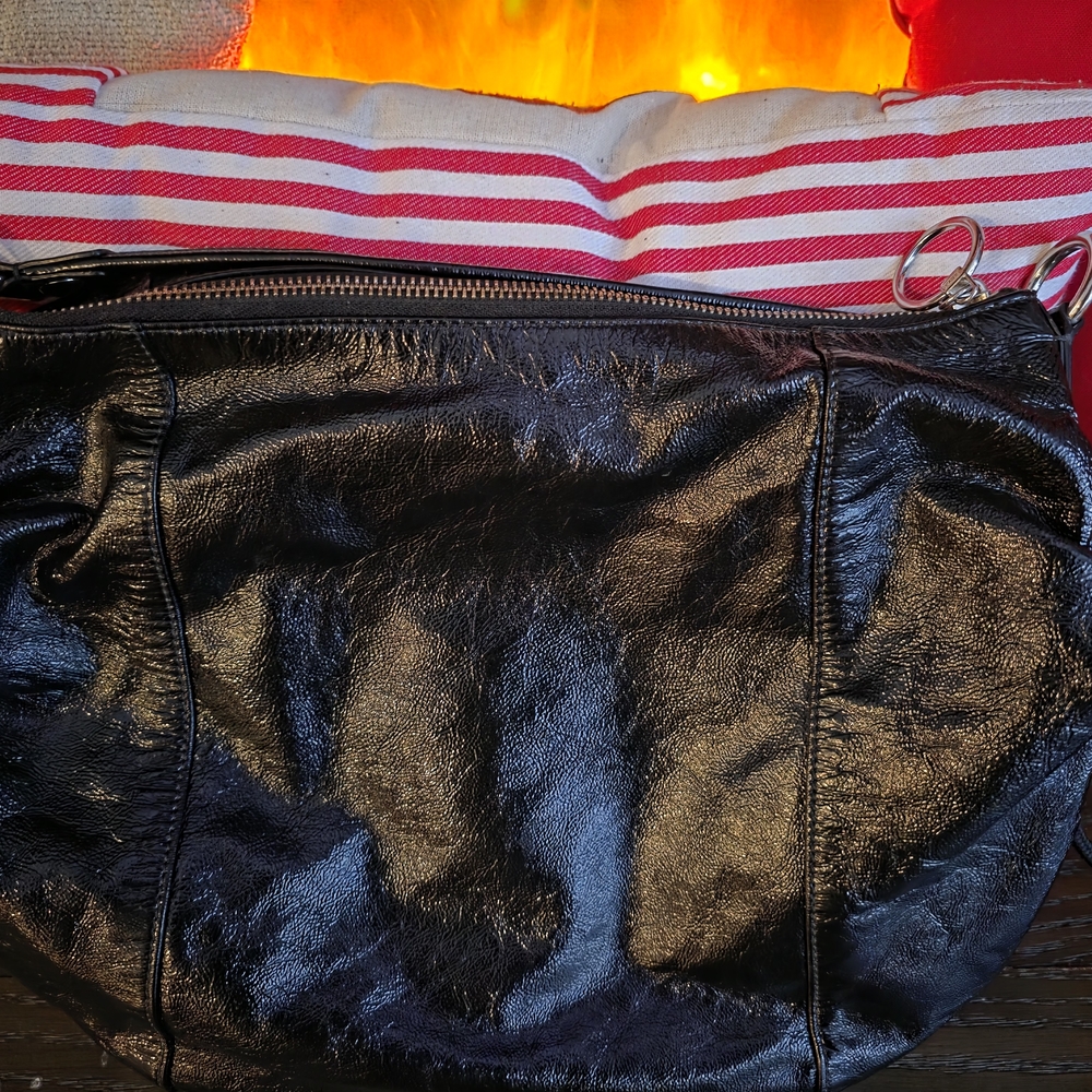 Coach Poppy Jazzy Hobo Bag. 2-way bag made of glossy black patent Leather. - Picture 8 of 11